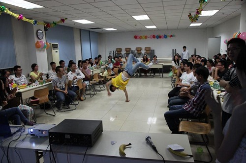 徐翀崎同学的街舞表演..jpg