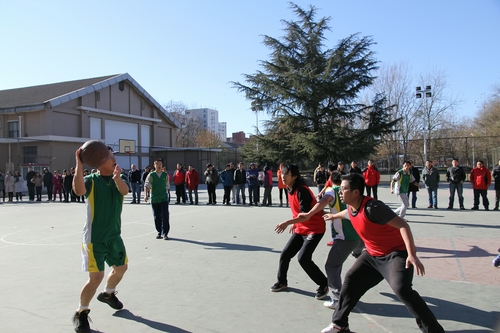 郑建中老师传球瞬间.jpg